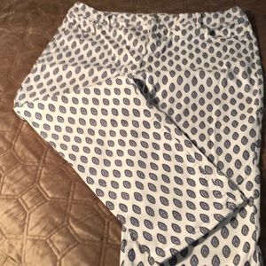 Chico’s So Slimming Crop size 2.5